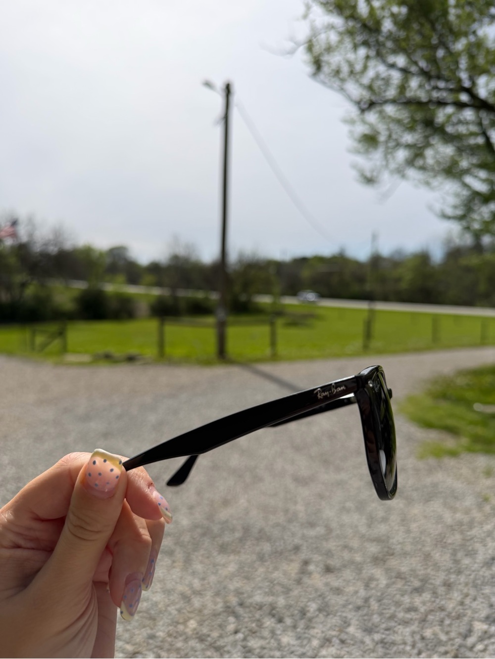 Ray-Ban Black Frame Sunglasses - Picture 3 of 5